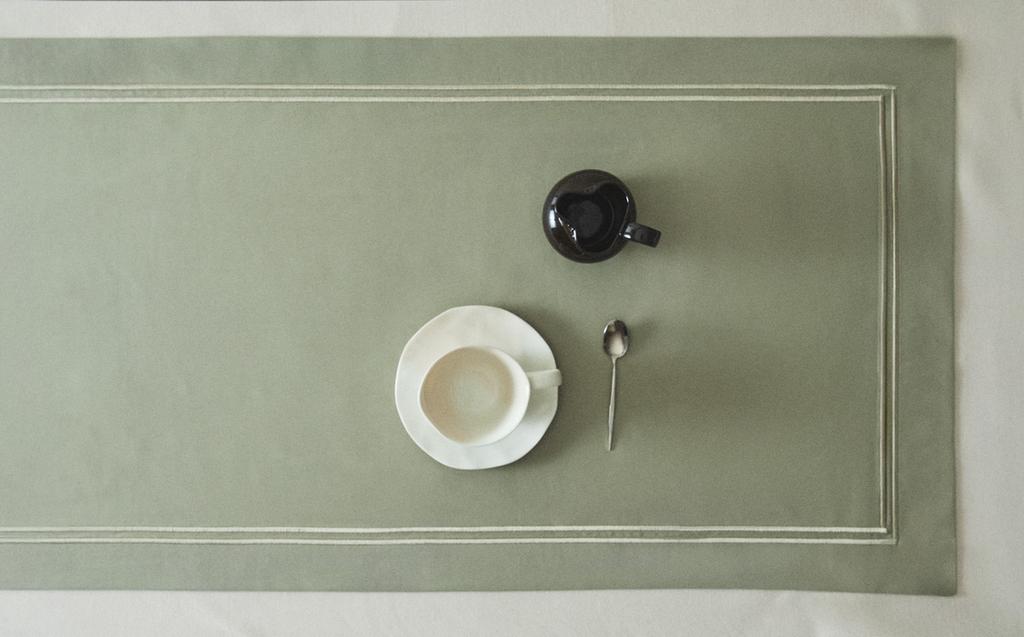 CHEMIN DE TABLE SATIN FESTON CHEMIN DE TABLE SATIN FESTON