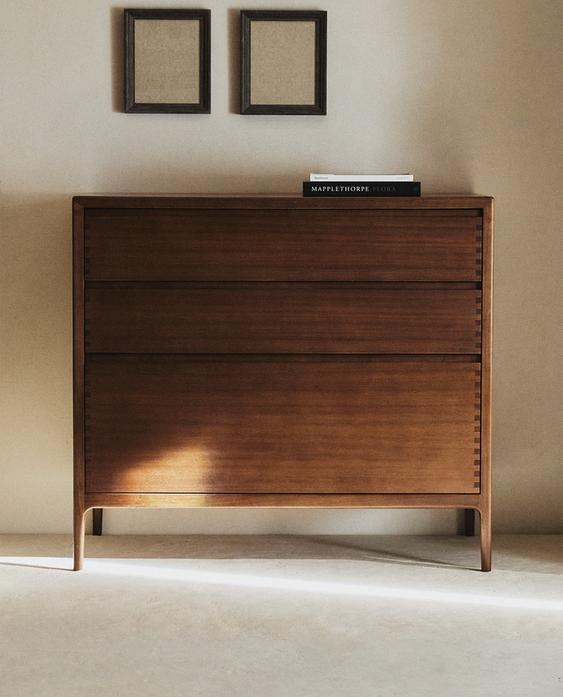 HOUTEN KAST MET DRIE LADES HOUTEN KAST MET DRIE LADES