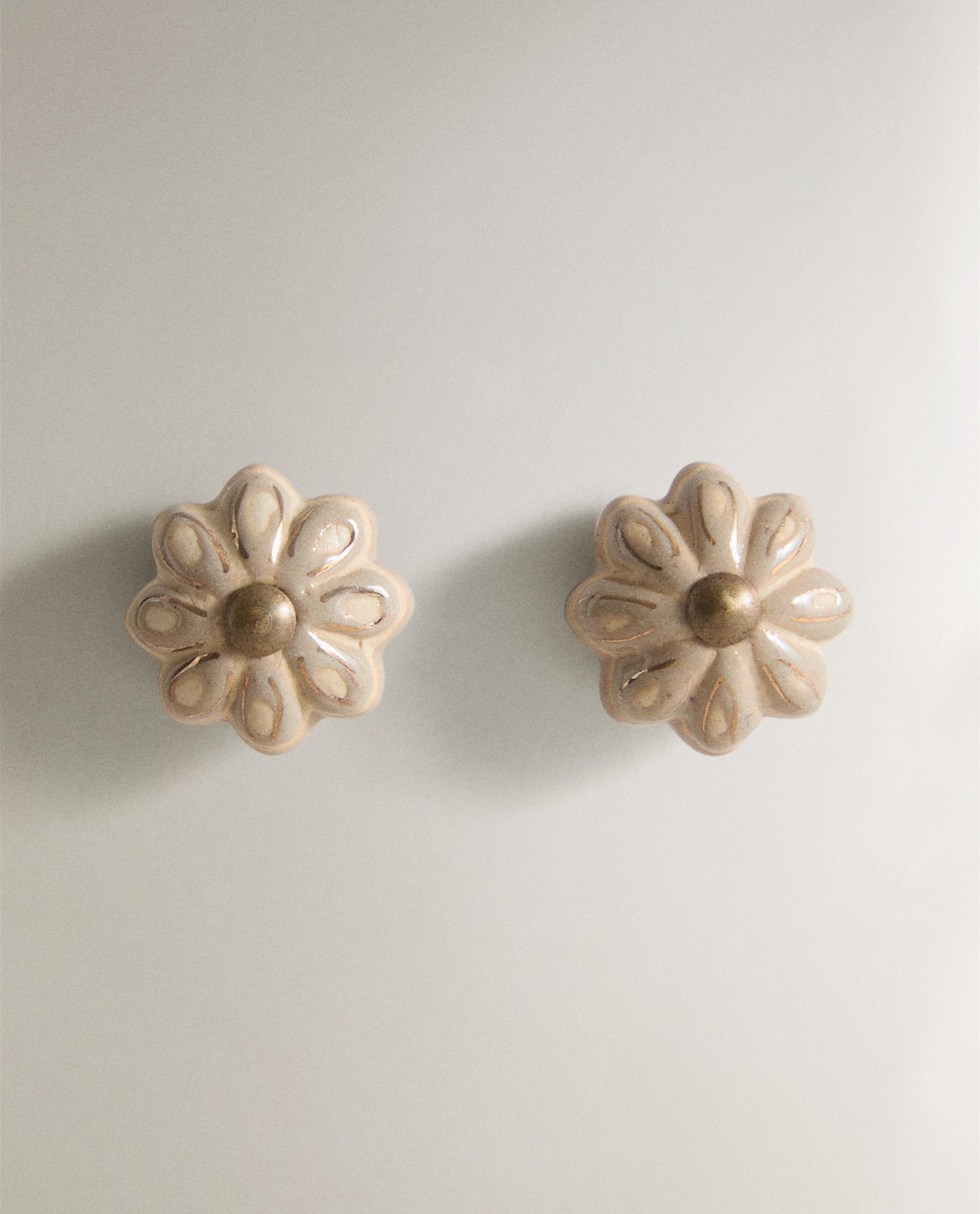 PACK OF CERAMIC FLOWER DOOR KNOBS (PACK OF 2) product thumbnail 11