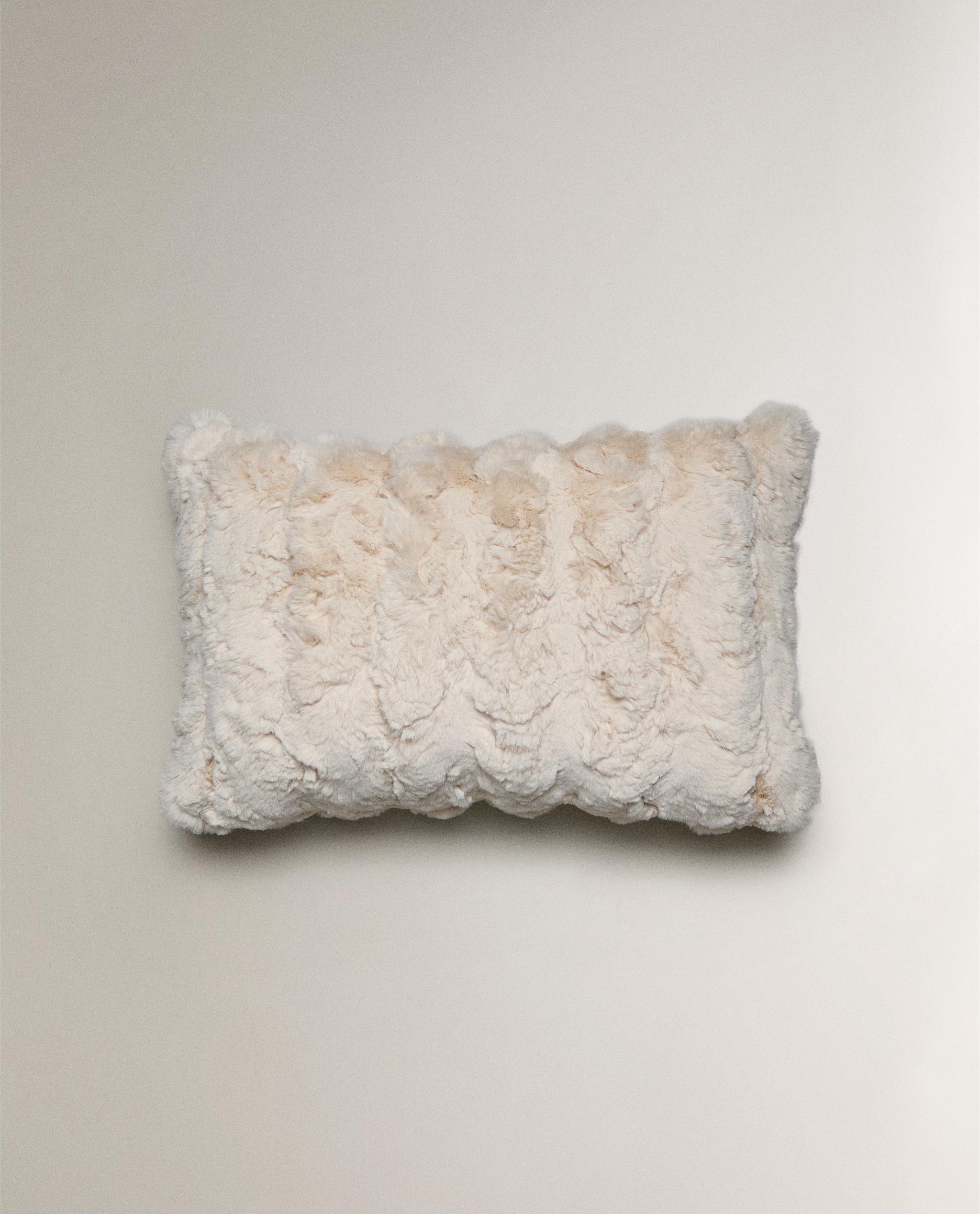 フェイクファー クッションカバー | Zara Home 日本/Japan