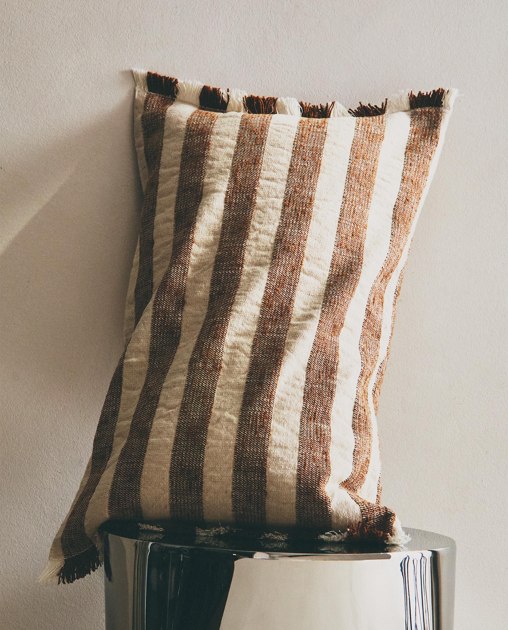 刺繍 クッションカバー | Zara Home 日本/Japan