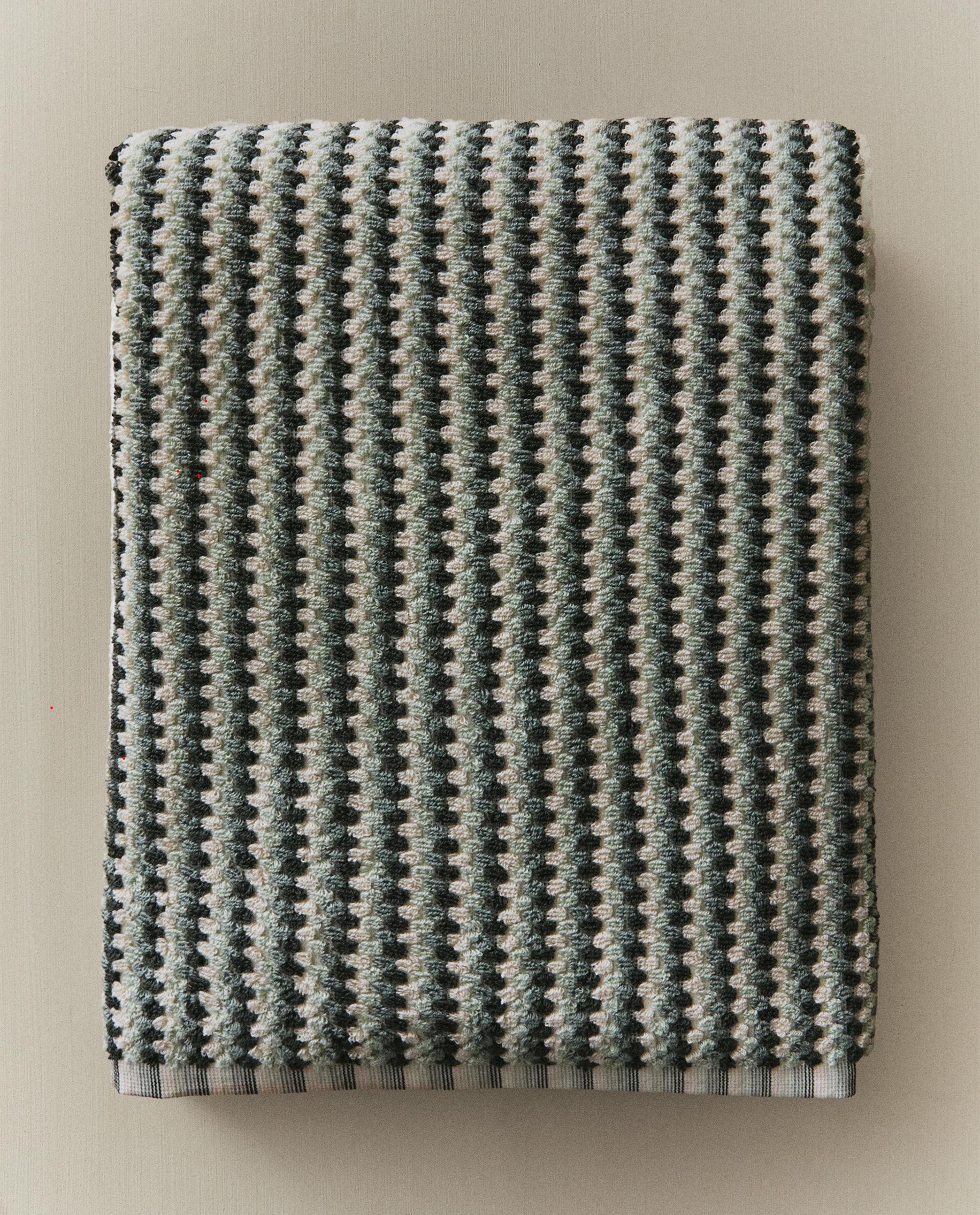 SERVIETTE DE BAIN JACQUARD GÉOMÉTRIQUE SERVIETTE DE BAIN JACQUARD GÉOMÉTRIQUE