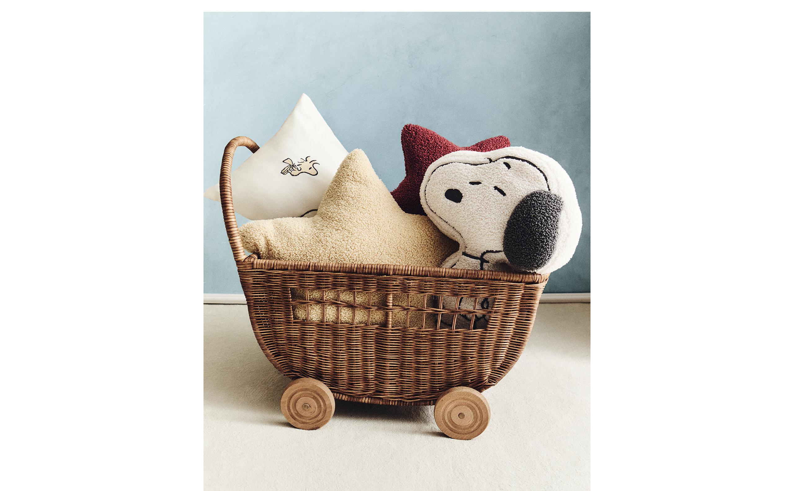 CHILDREN'S PEANUTS™ CUSHIONS