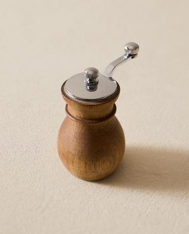 HOUTEN PEPERMOLEN MET STALEN DEKSEL