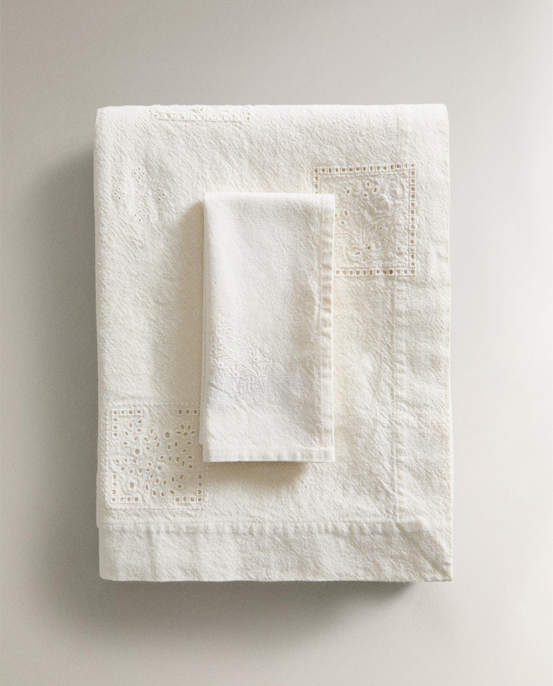 刺繍入り リネン＆コットンテーブルクロス | Zara Home 日本/Japan