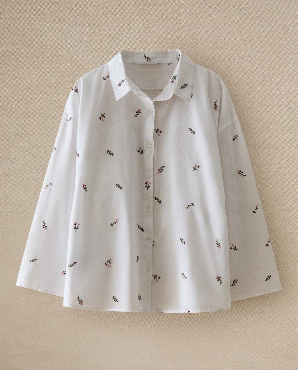 CAMISA COM BORDADOS DE FLORES