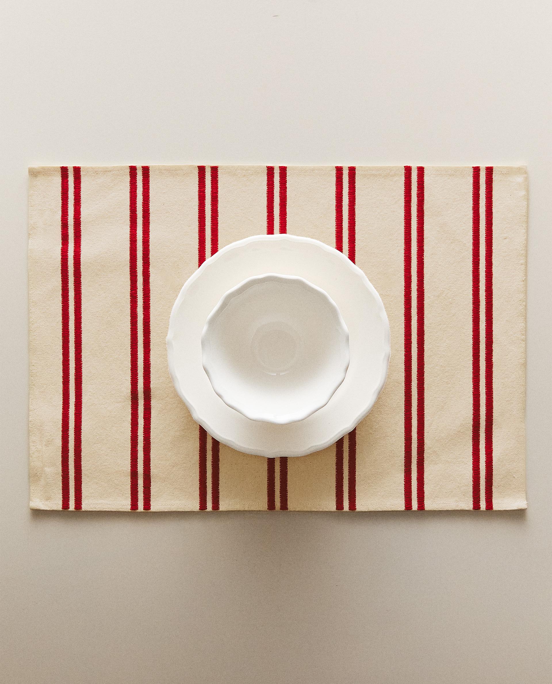 EMBROIDERED DOUBLE STRIPE PLACEMAT EMBROIDERED DOUBLE STRIPE PLACEMAT