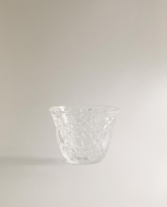 كوب زجاج صغير بتصميم بارز