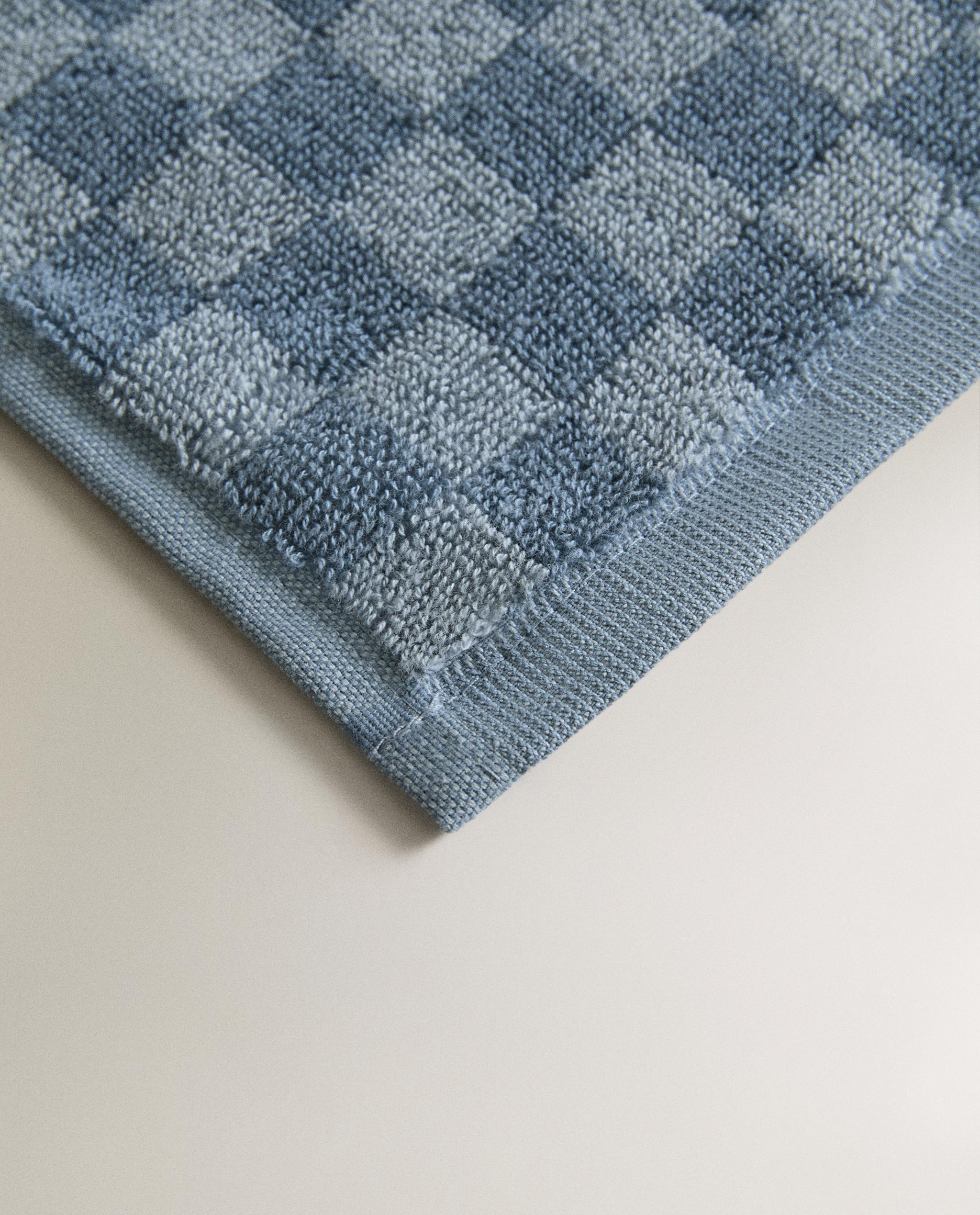 CHEQUERED BATH TOWEL product thumbnail 4
