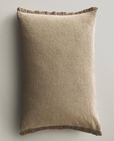 КАЛЪФКА ЗА ДЕКОРАТИВНА ВЪЗГЛАВНИЦА С РЕСНИ