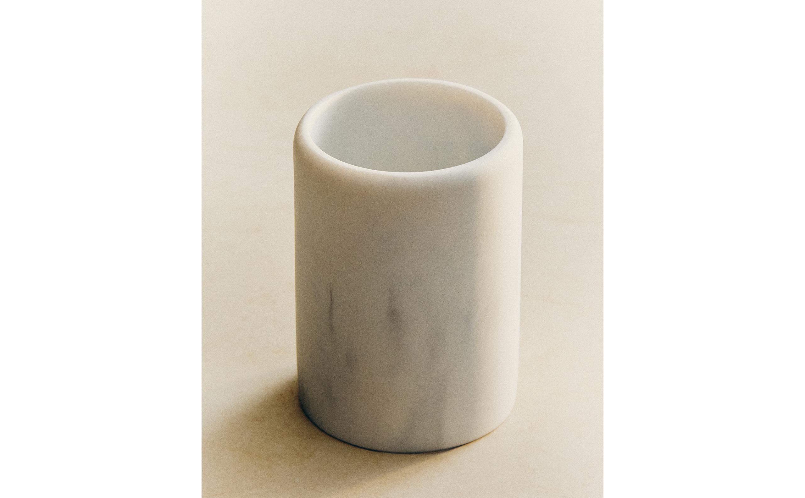 MARBLE-EFFECT RESIN BATHROOM SET product thumbnail 17