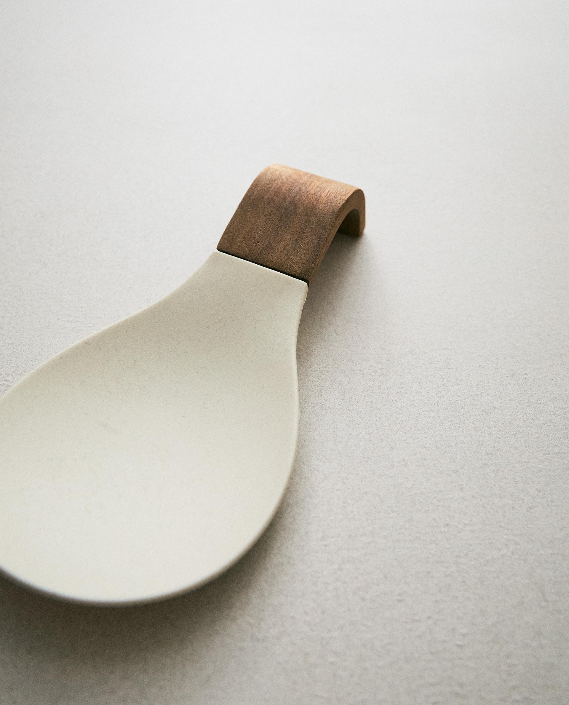 WOOD AND SILICONE SPOON REST