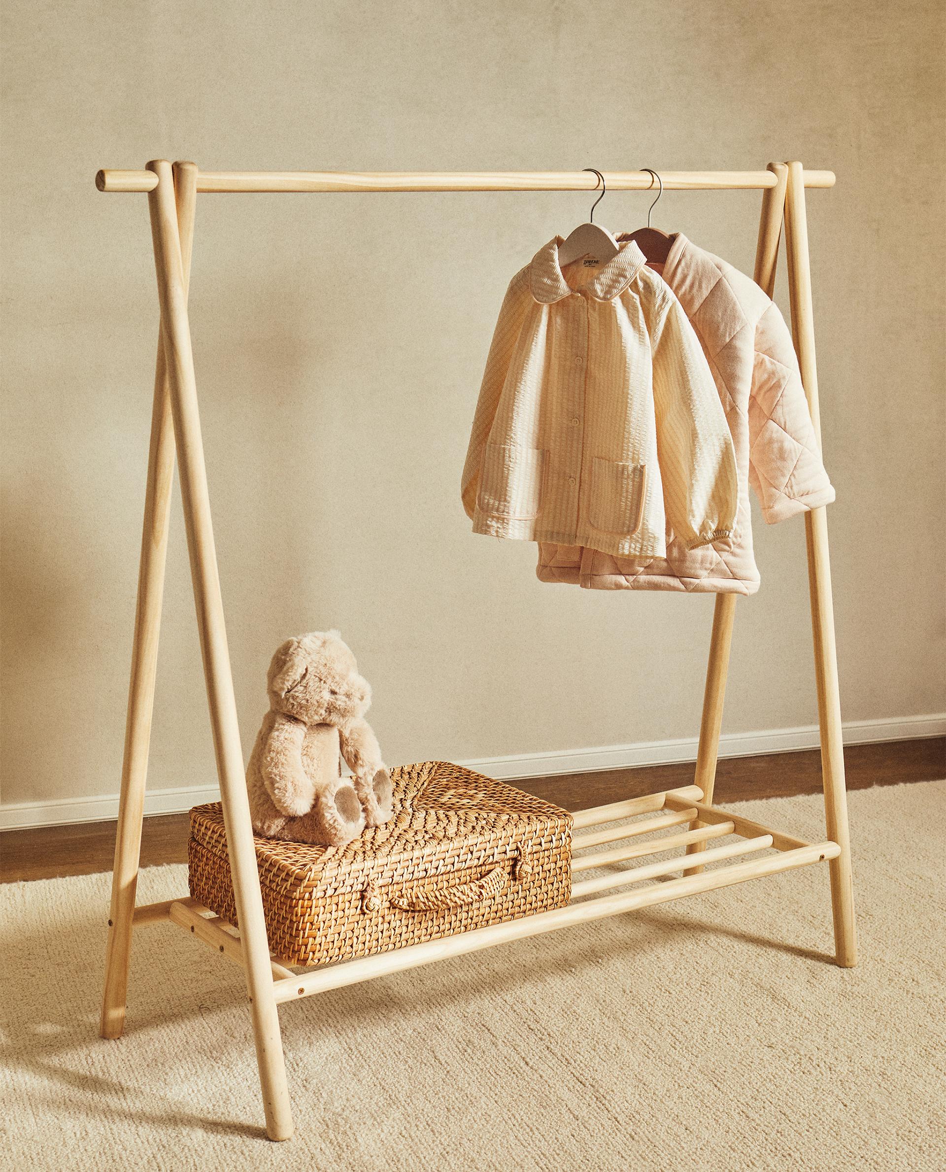 WOODEN CLOTHES RACK