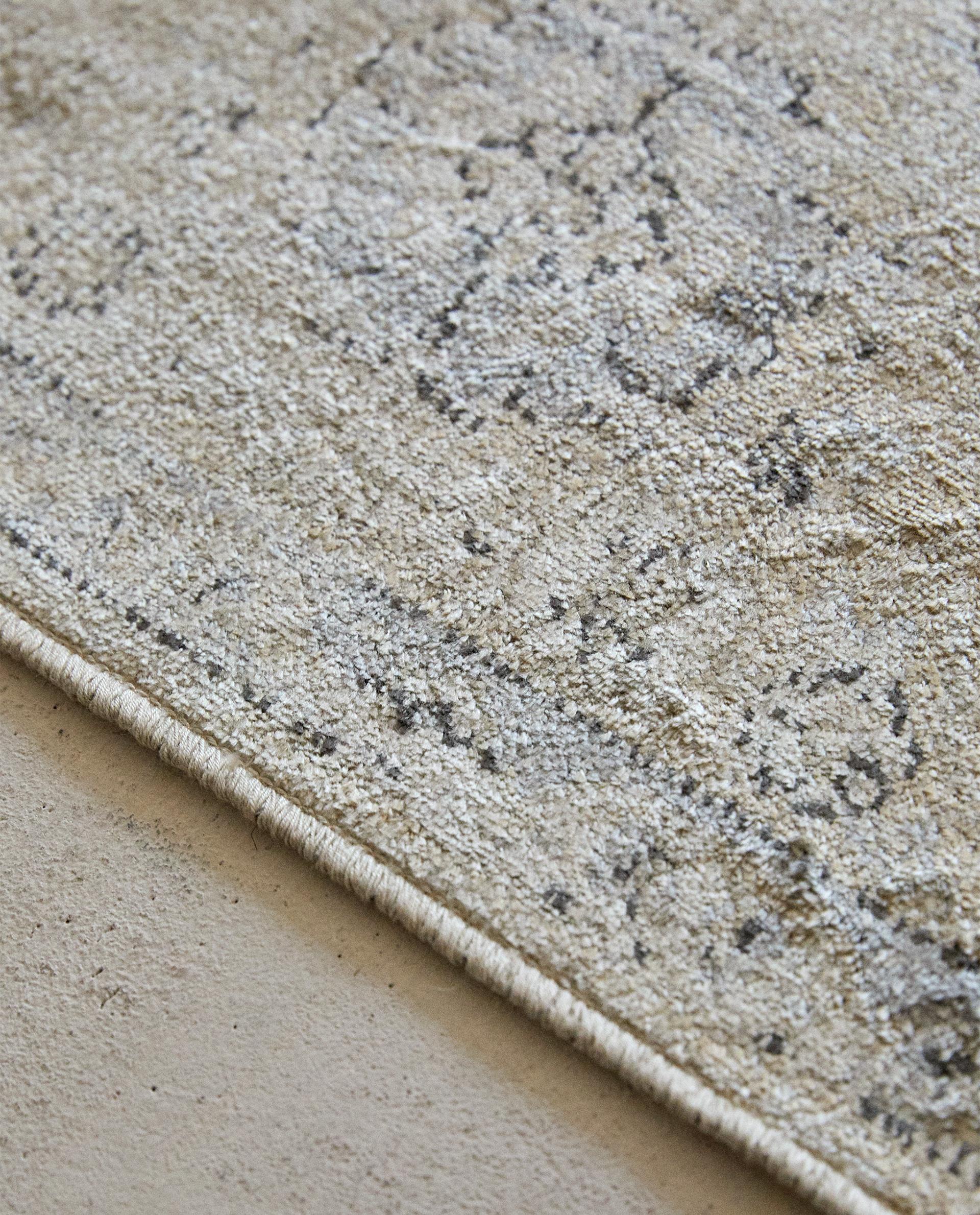 VINTAGE-EFFECT RUG product thumbnail 12
