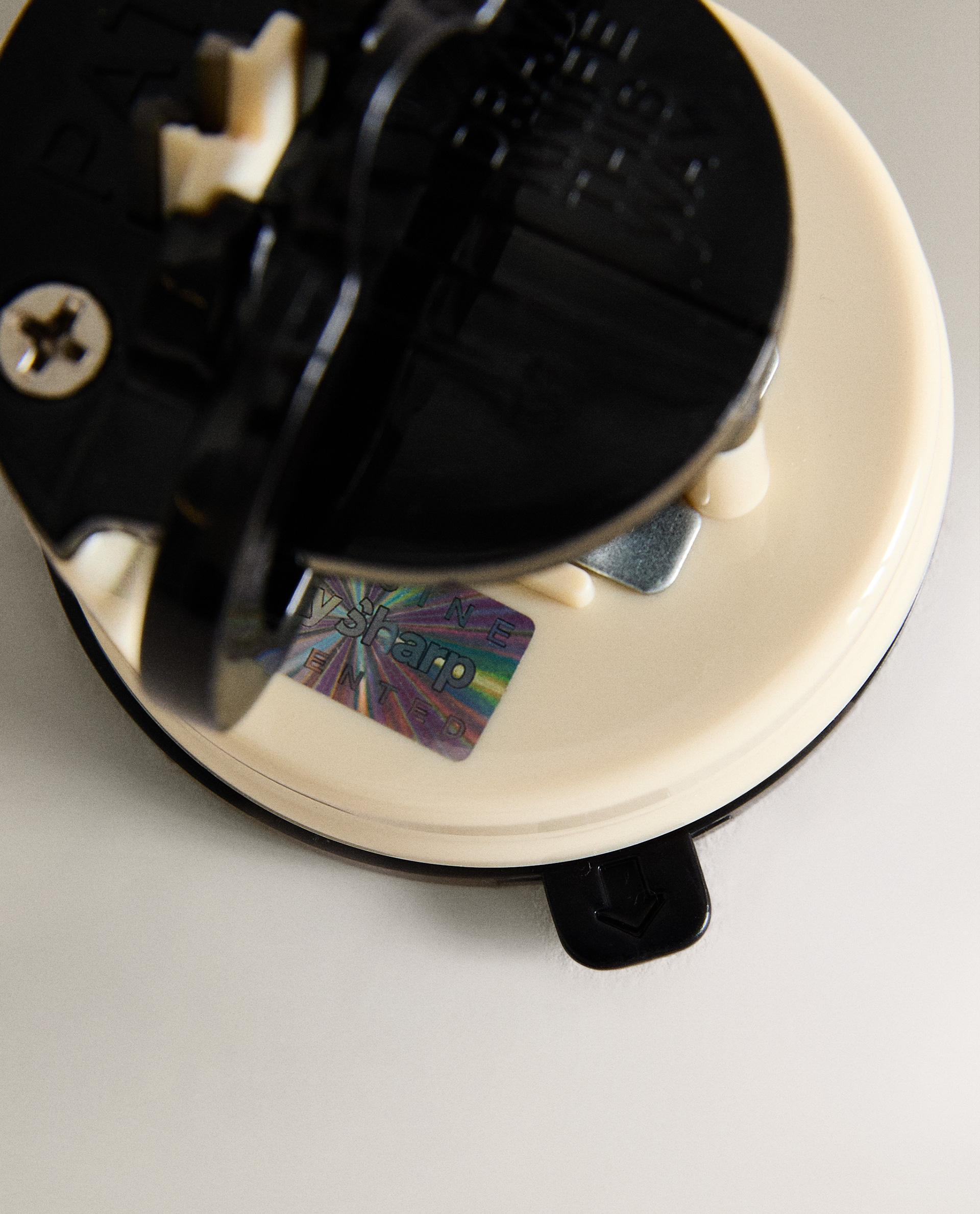 SHARPENER WITH SUCTION CUP product thumbnail 2