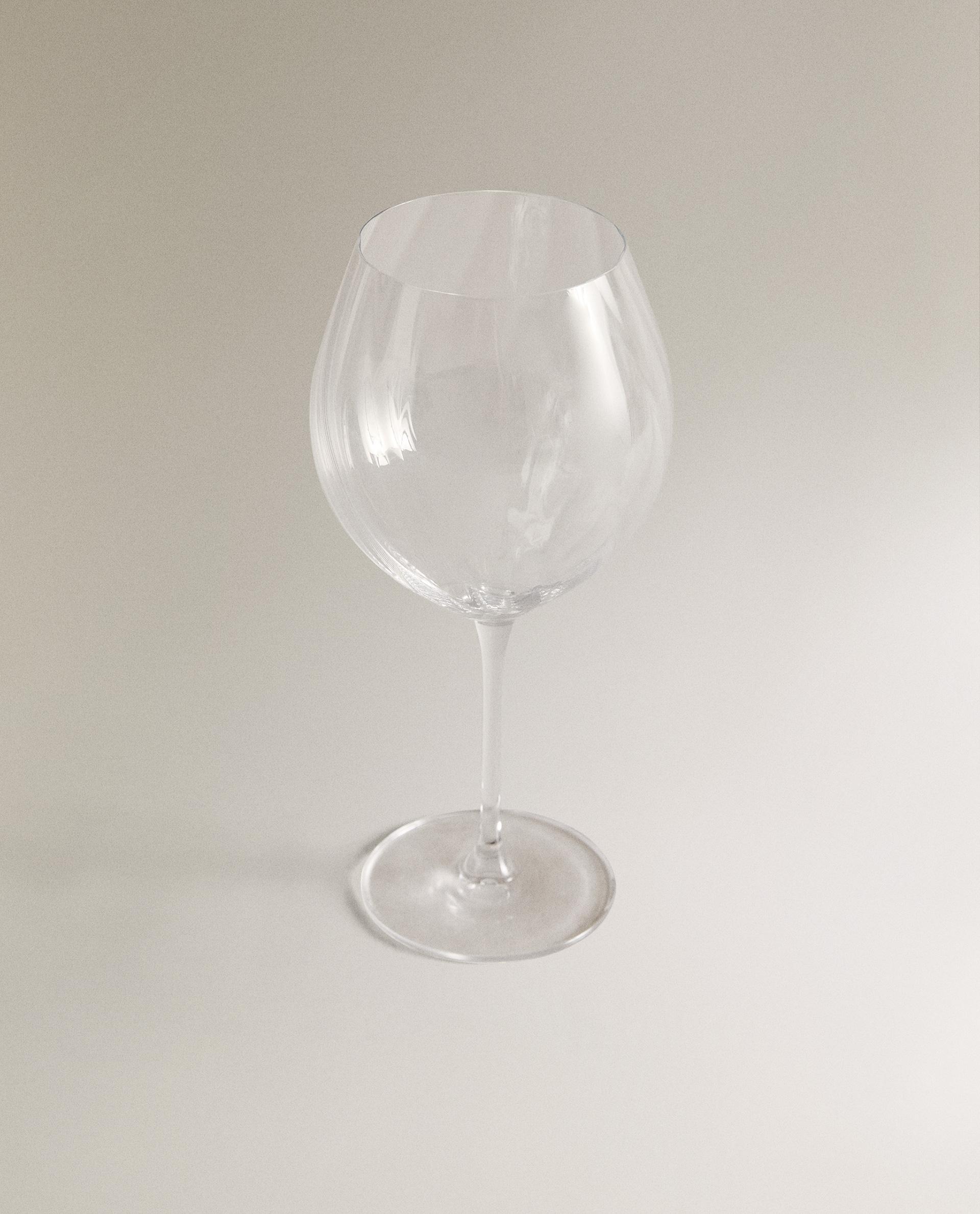 RAISED CRYSTALLINE WINE GLASS