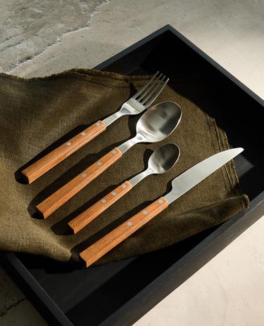 4-PIECE FLATWARE SET WITH WOODEN HANDLE