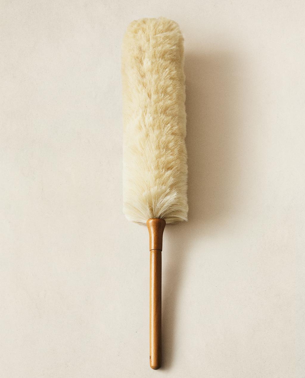 FEATHER DUSTER WITH WOODEN HANDLE