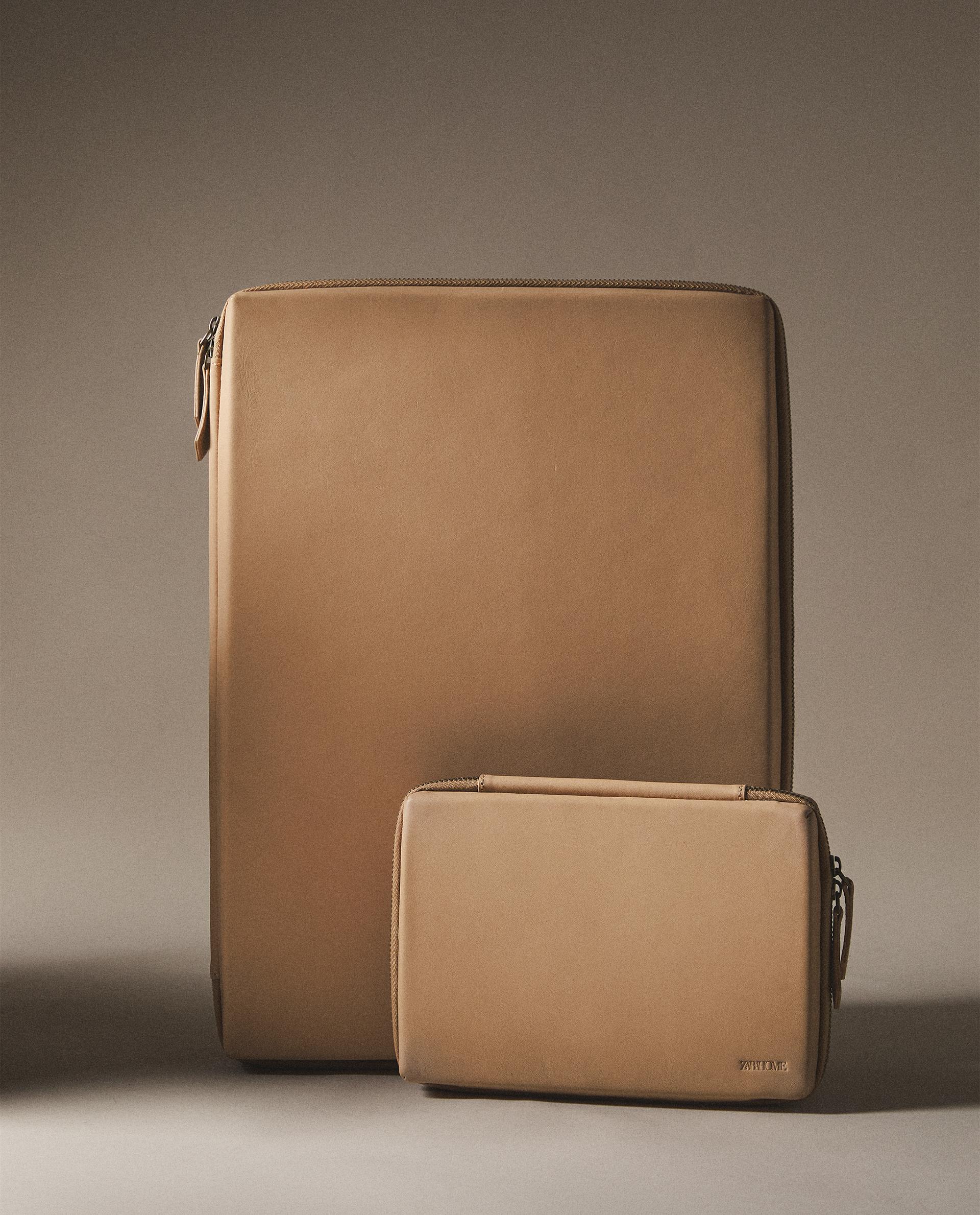 LEATHER CASE