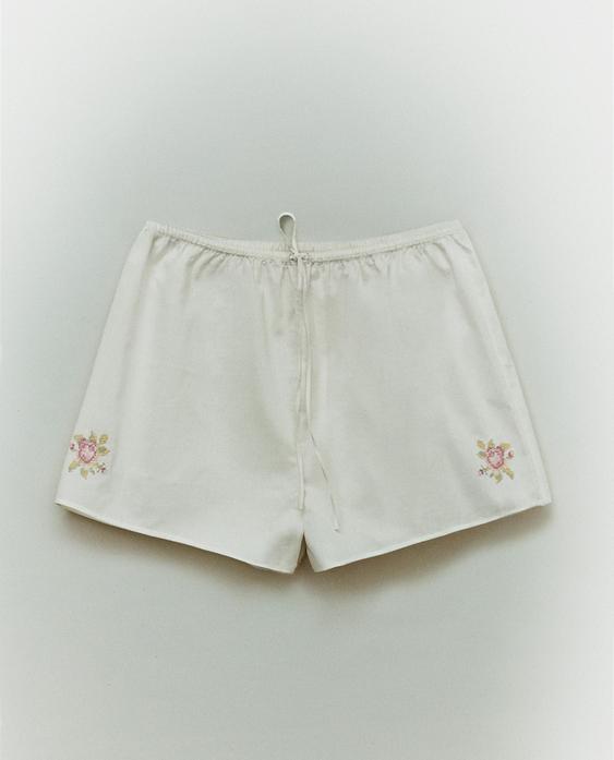 SHORTS WITH FLORAL EMBROIDERY SHORTS WITH FLORAL EMBROIDERY