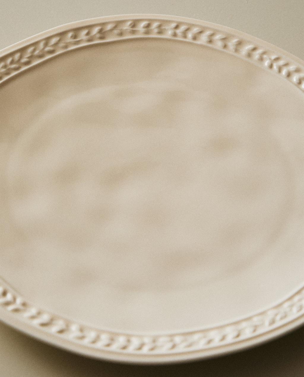 STONEWARE DESSERT PLATE WITH RAISED DESIGN