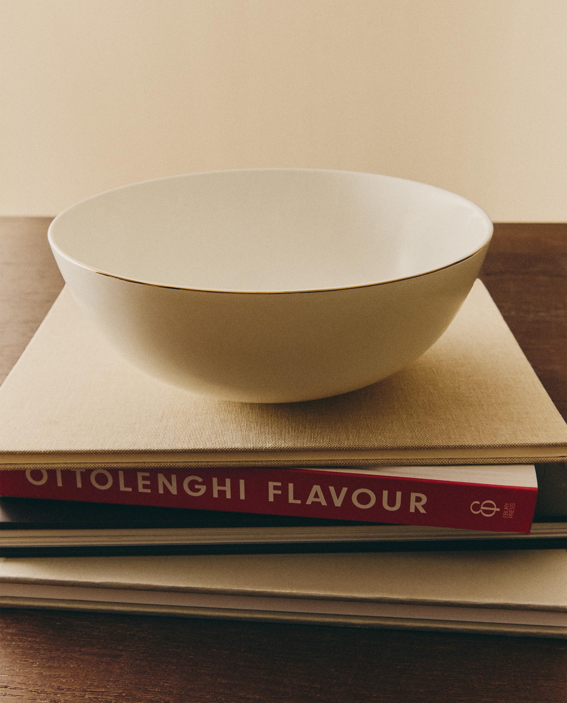 PORCELAIN SALAD BOWL WITH GOLD RIM PORCELAIN SALAD BOWL WITH GOLD RIM