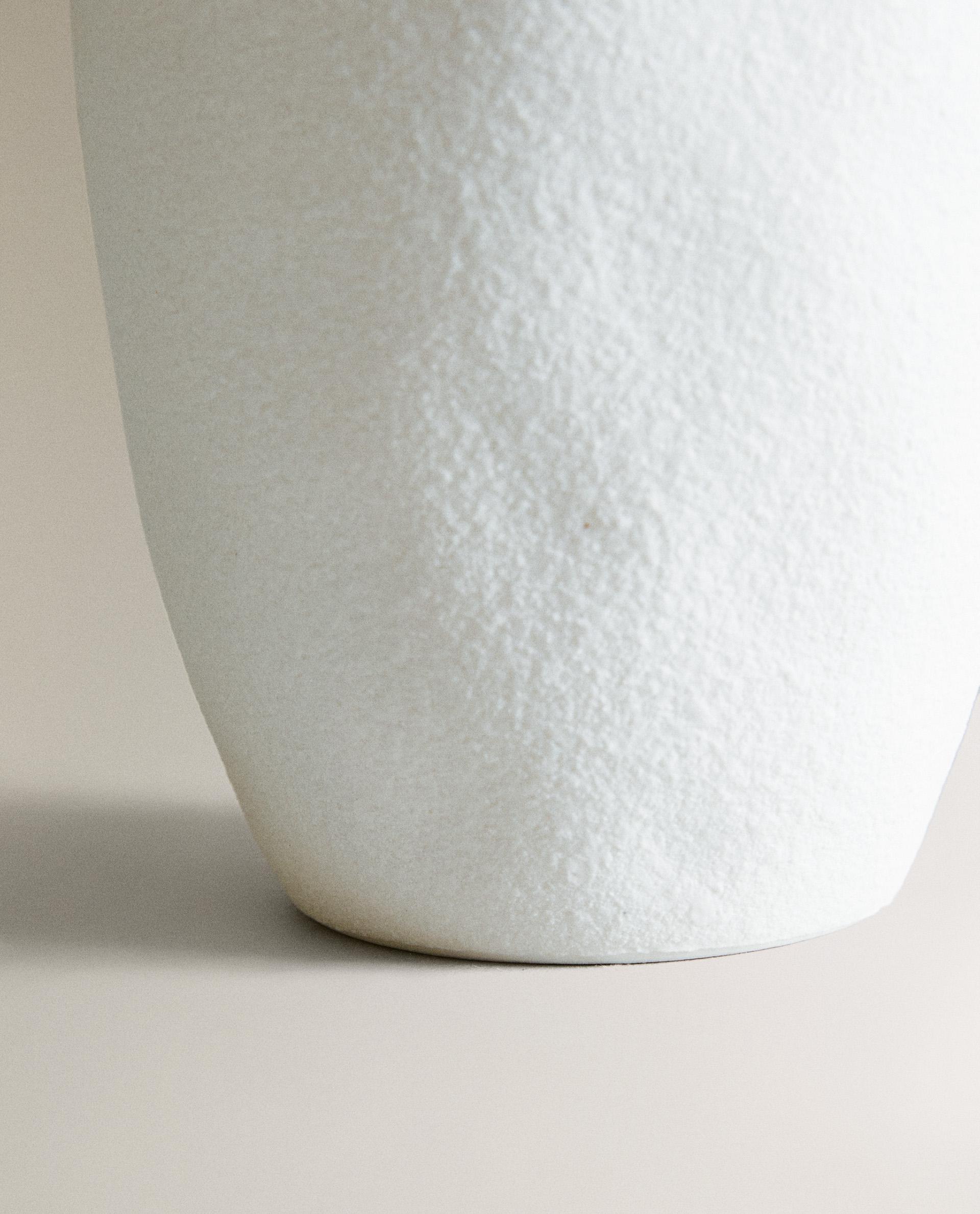 TEXTURED CERAMIC CANDLE