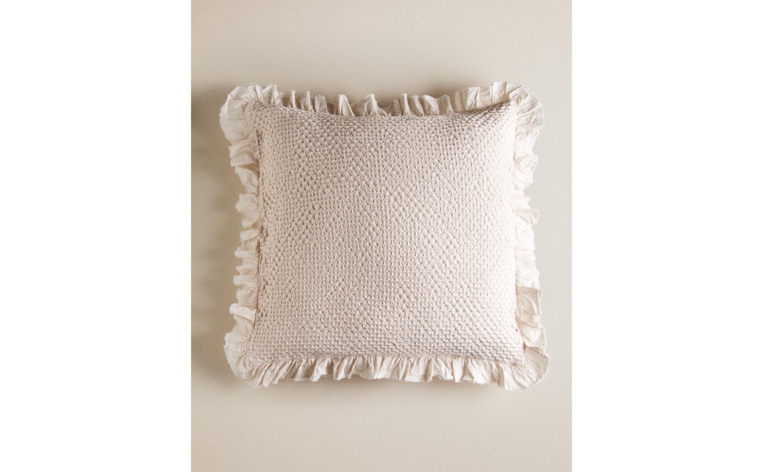 【美品】ZARA ザラホーム　ベッドスプレッド　フリル　ベージュ キッズベッドスプレッド | Zara Home 日本/Japan