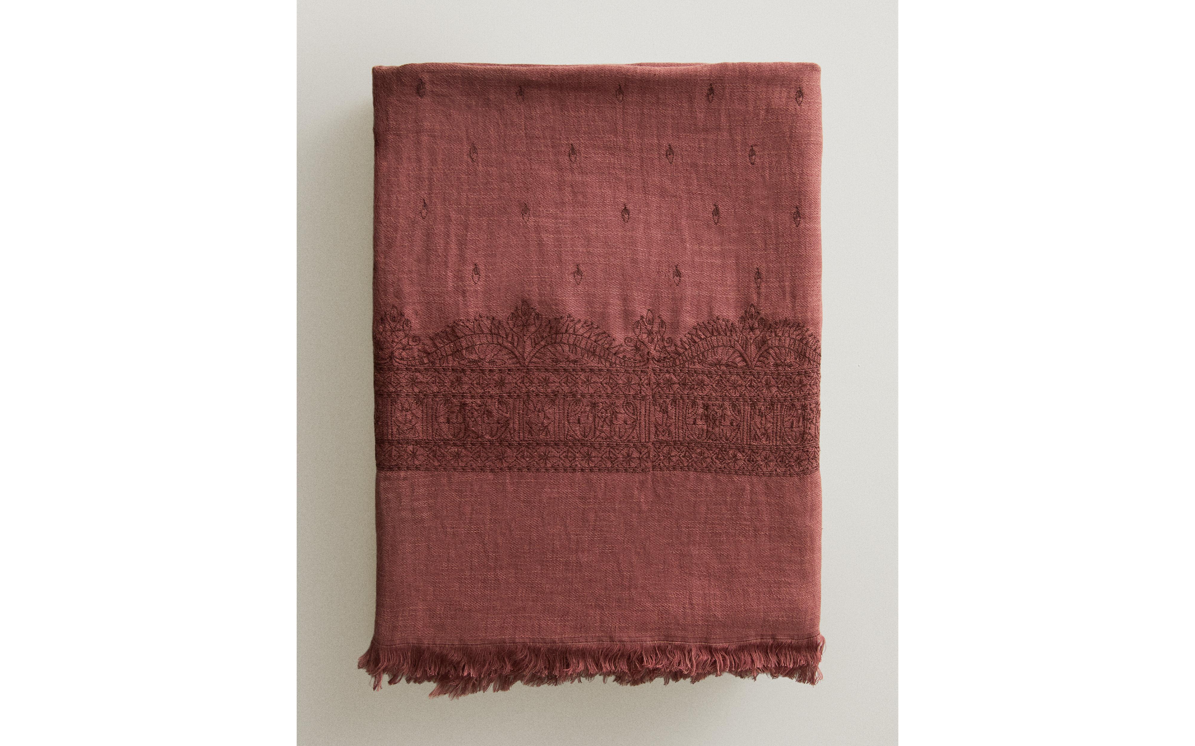 EMBROIDERED LINEN AND COTTON BLANKET product thumbnail 9