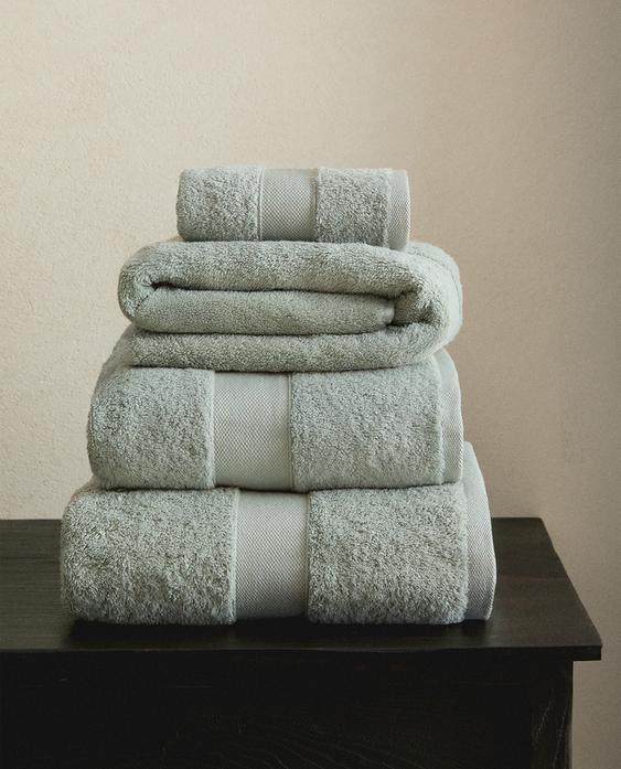 منشفة حمام قطن فاخر (600 غxم²) منشفة حمام قطن فاخر (600 غxم²)