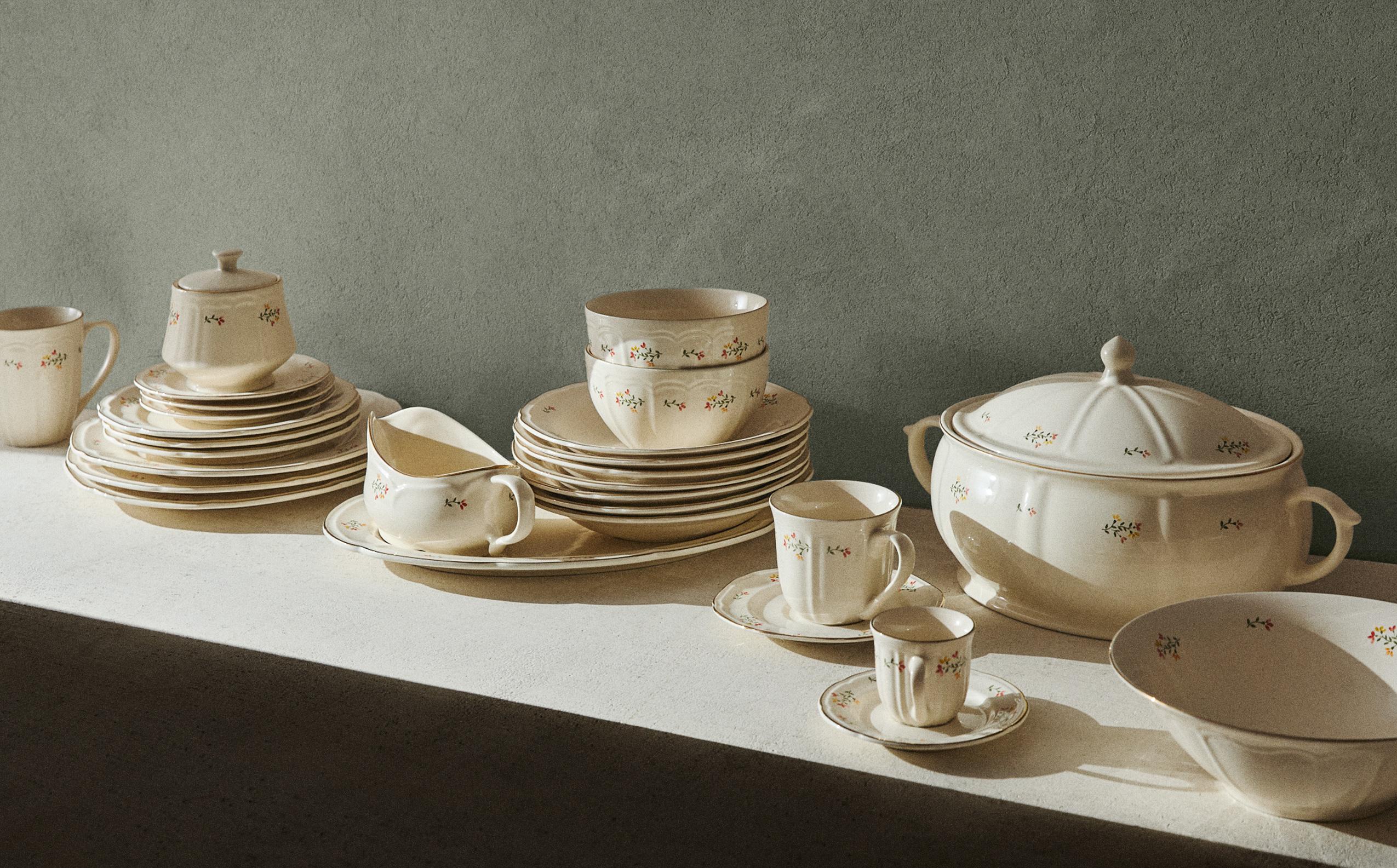 FLORAL PORCELAIN DINNER SET