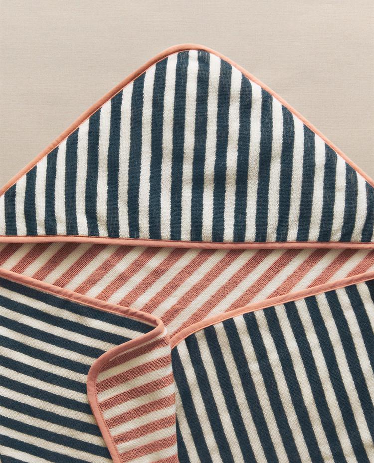 REVERSIBLE STRIPED HOODED BABY TOWEL