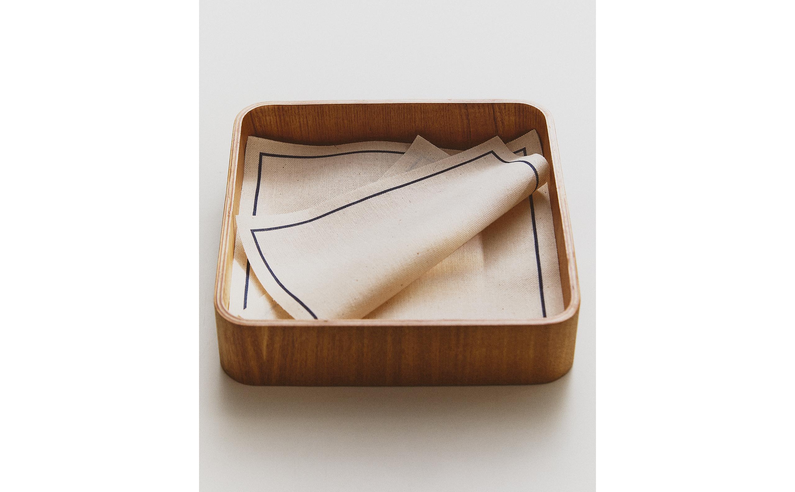 WOODEN NAPKIN HOLDER product thumbnail 4