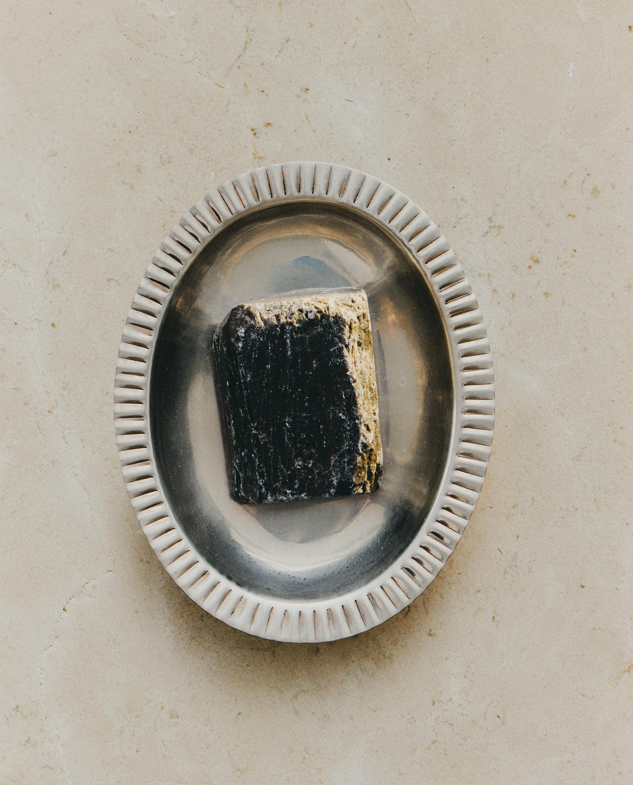 SCALLOPED METAL BATHROOM SOAP DISH