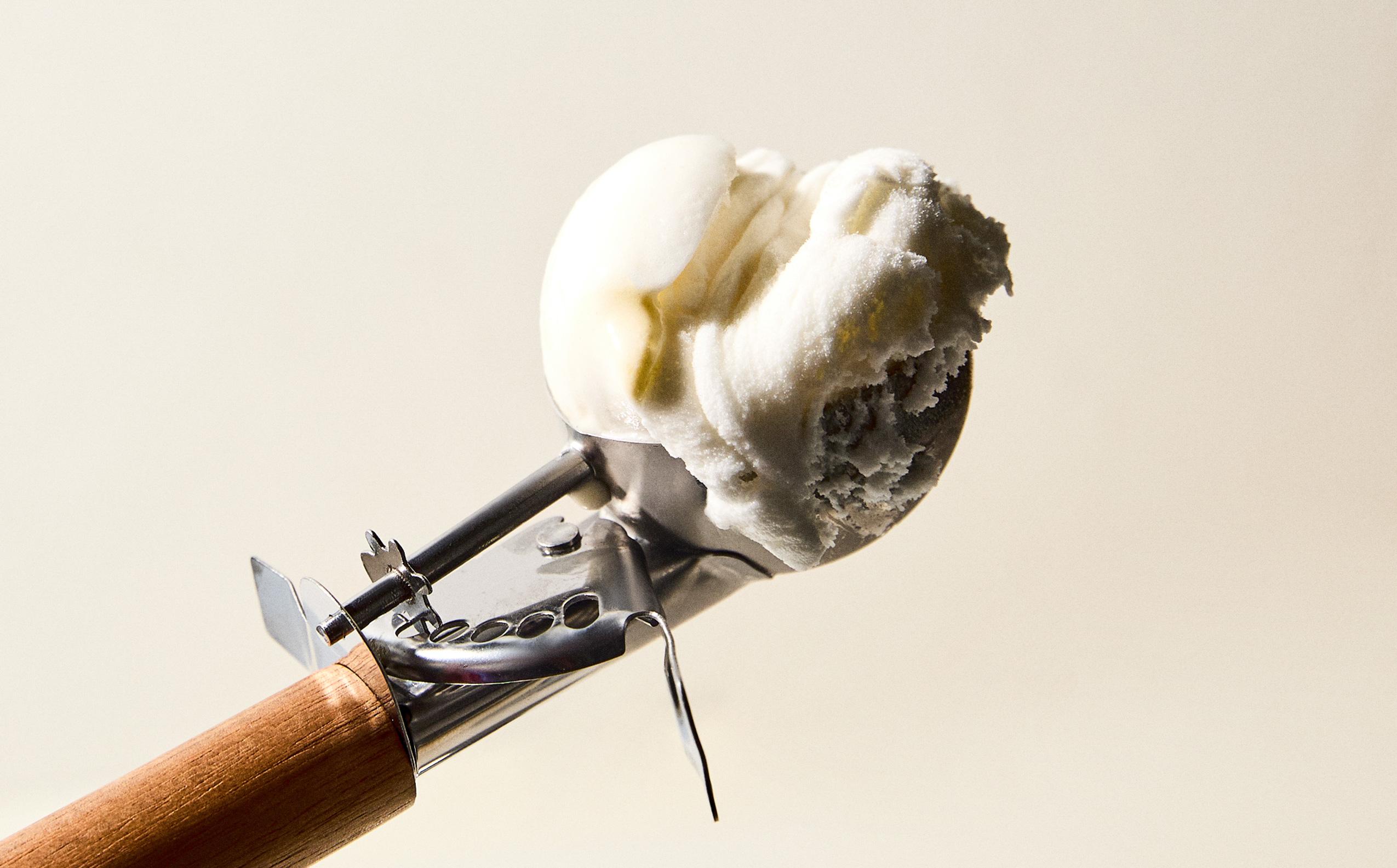 ICE CREAM SPOON WITH ACACIA HANDLE