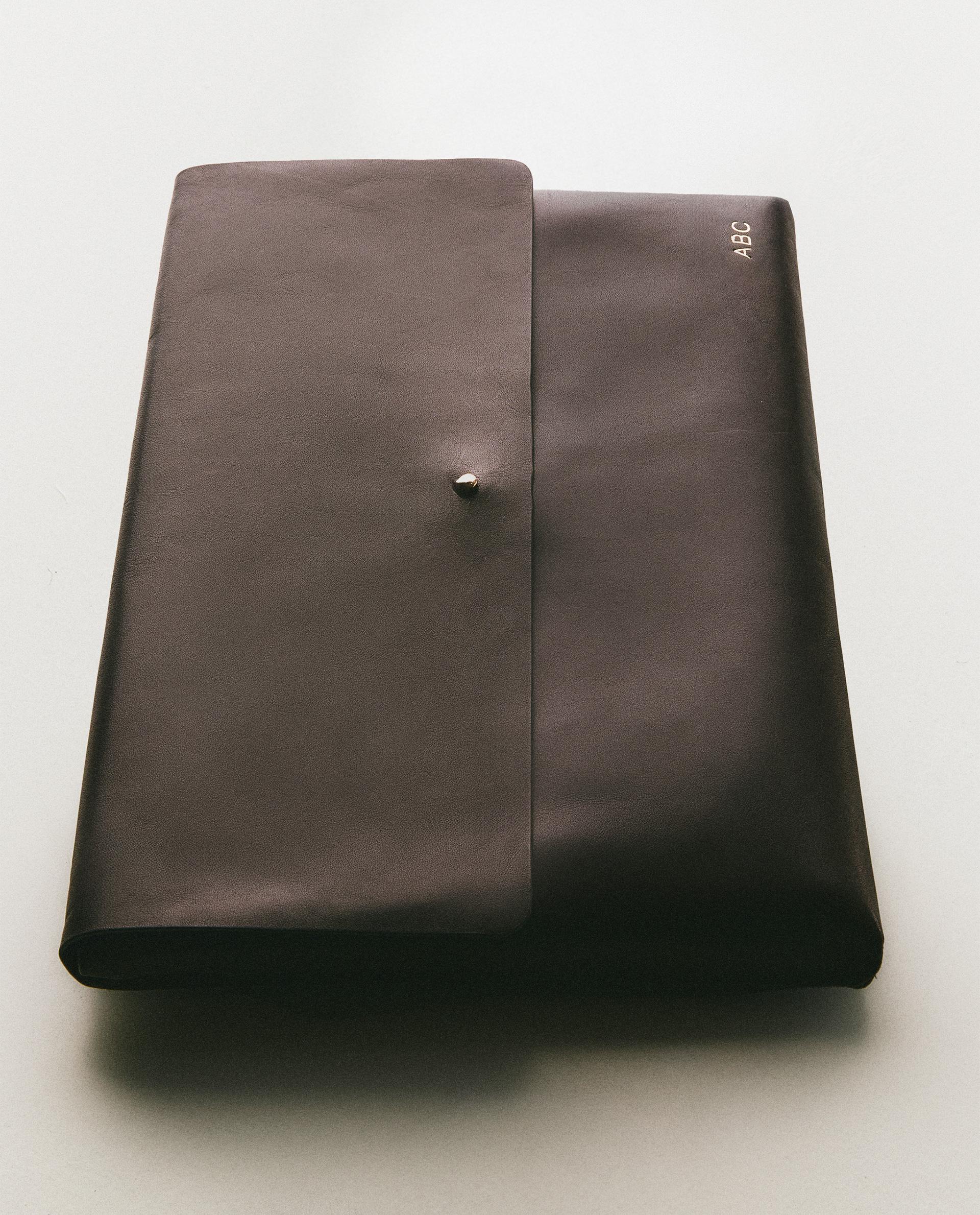 LEATHER CLUTCH-STYLE CASE