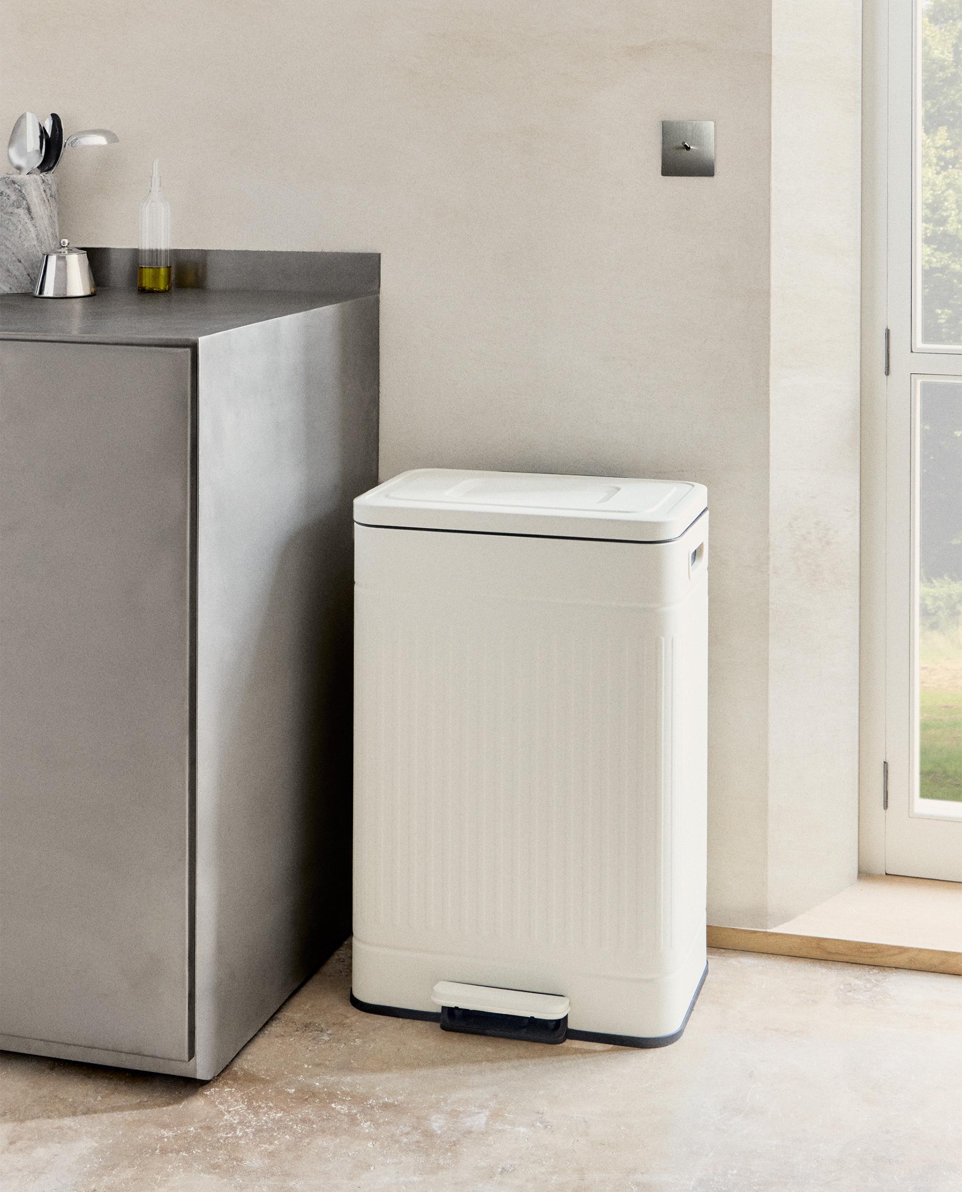 KITCHEN TRASH CAN WITH DOUBLE COMPARTMENT