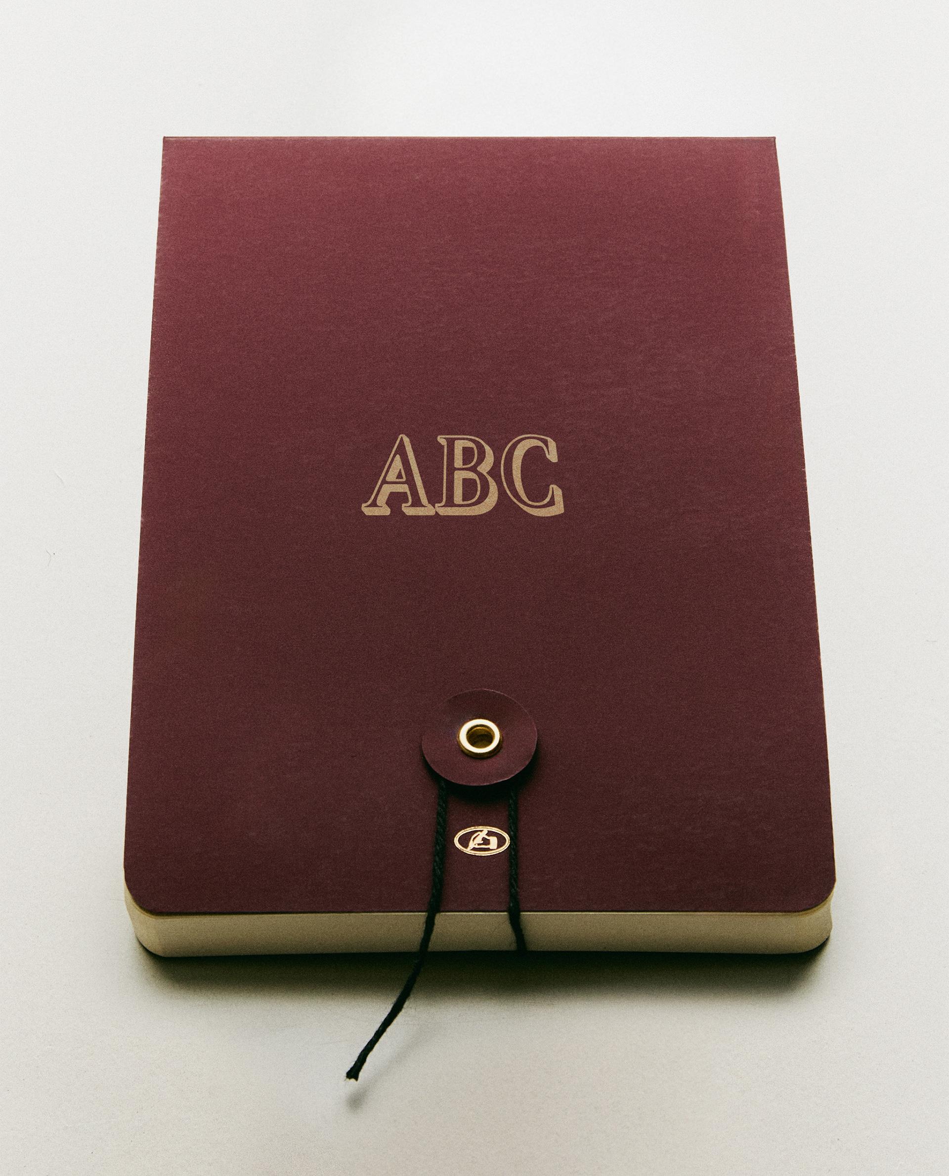 WEEKLY PLANNER WITH CLASP