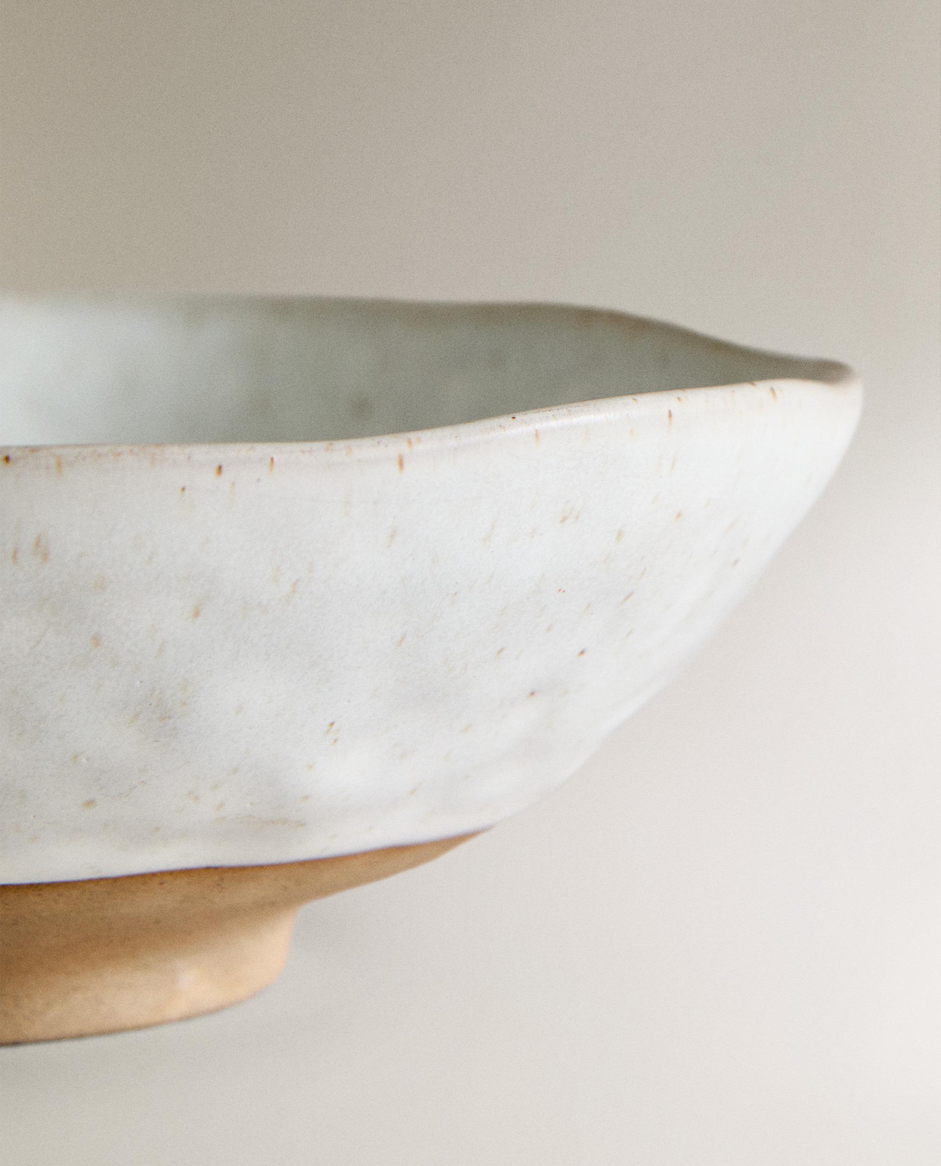 TEXTURED STONEWARE BOWL