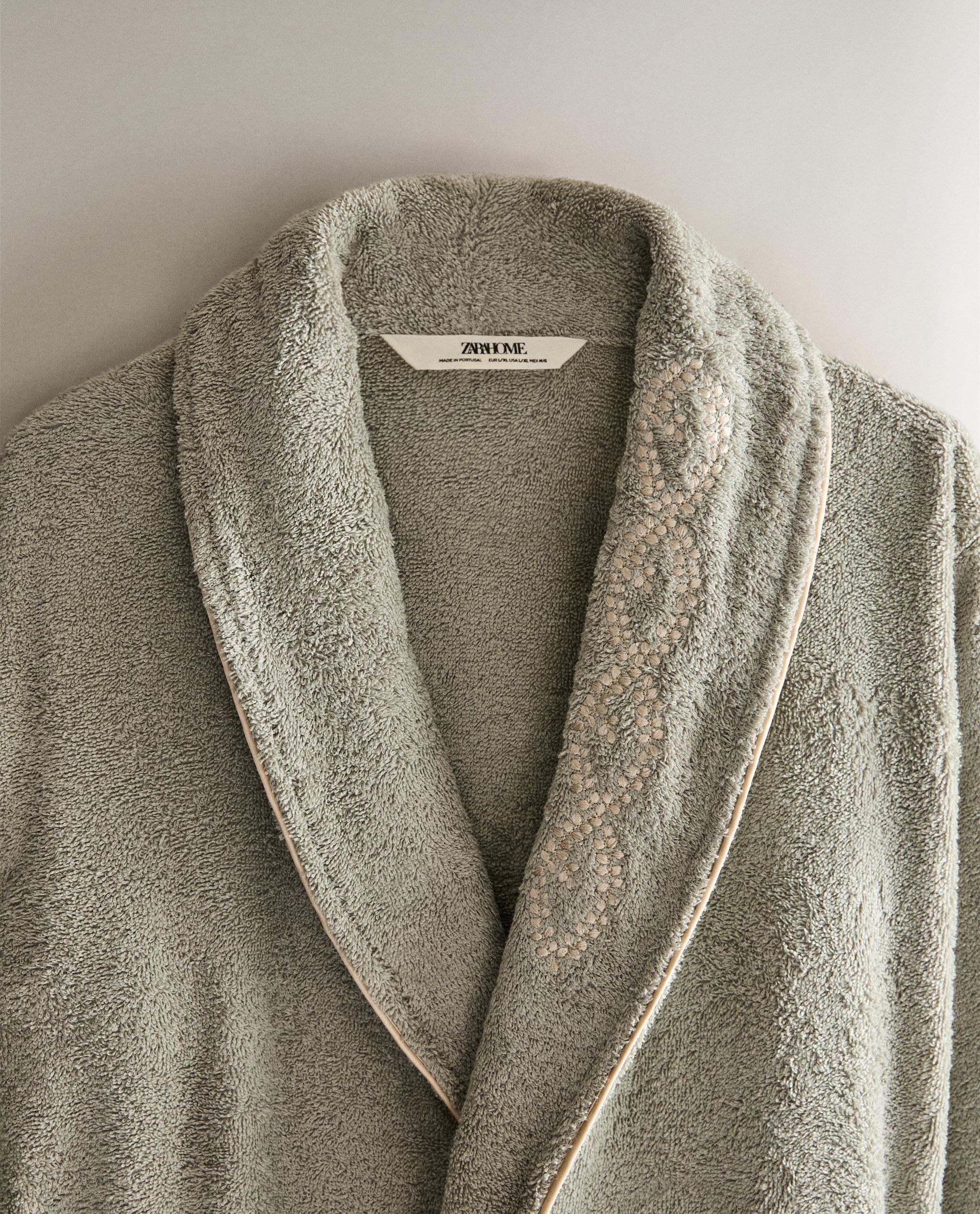 DRESSING GOWN WITH PLANT EMBROIDERY product thumbnail 4