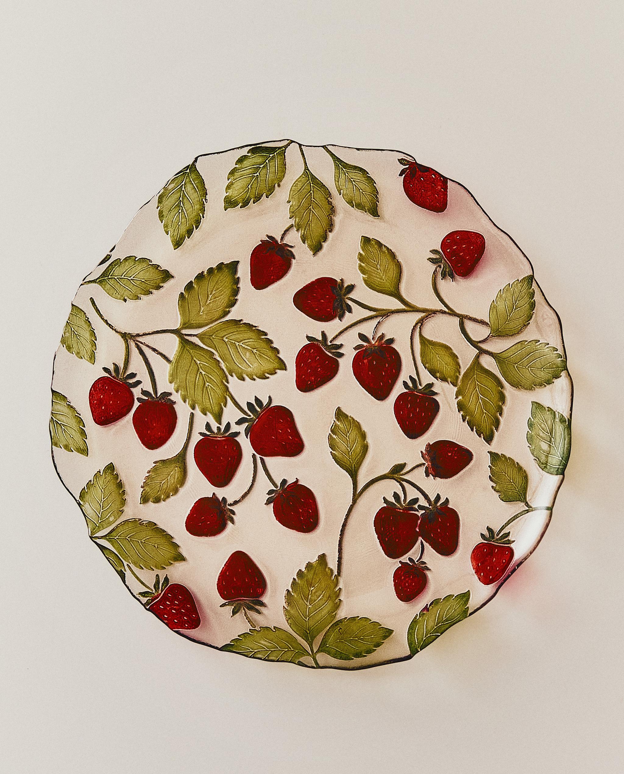 STRAWBERRY SERVICE PLATE