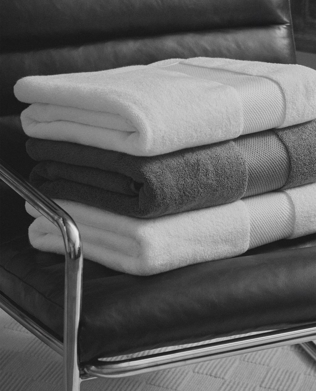 TOALLA BAÑO EXTRA SUAVE (800 GXM²)