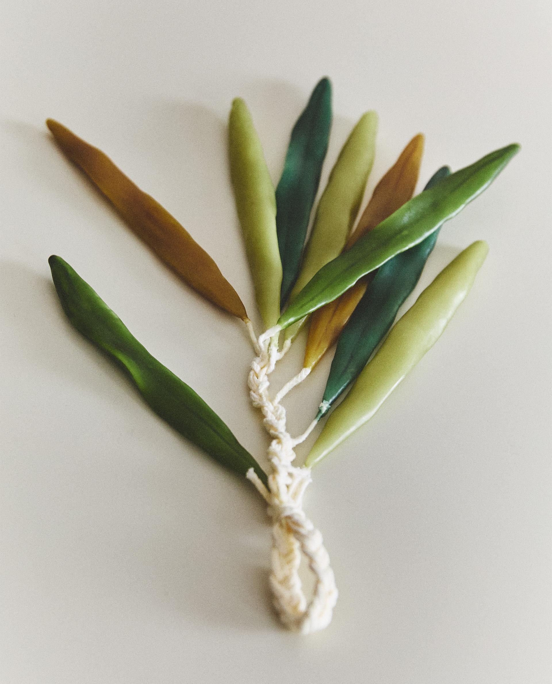 PACK OF DECORATIVE LEAF CANDLES (PACK OF 9) PACK OF DECORATIVE LEAF CANDLES (PACK OF 9)