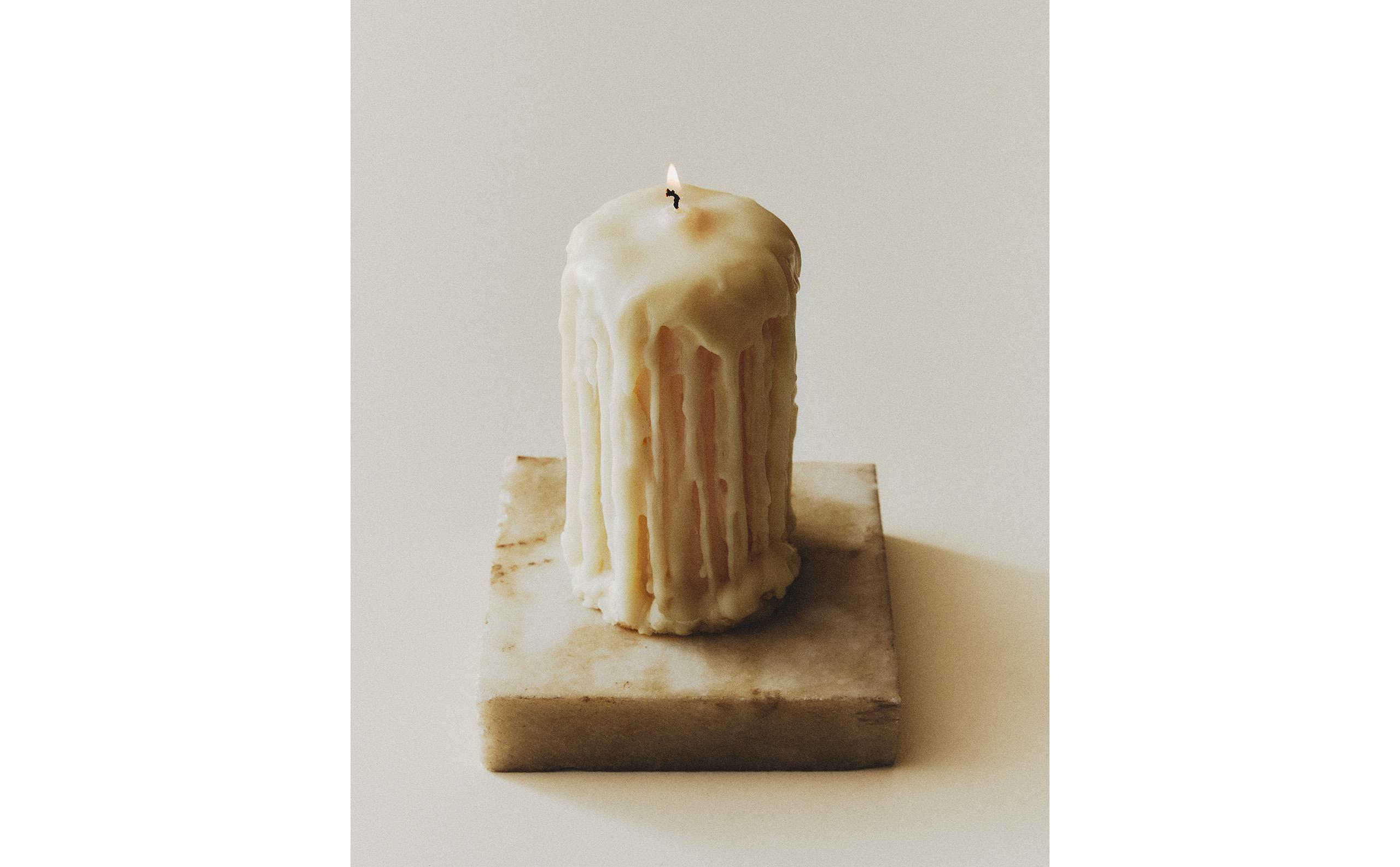 (365 G) INCENSE LEATHER SCENTED CANDLE