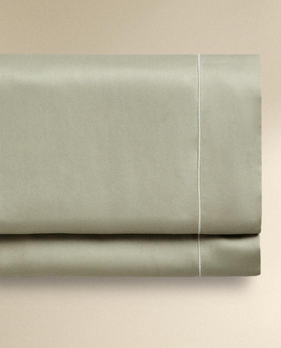 شرشف علوي ساتان بشريط حافة (كثافة 300 خيط)