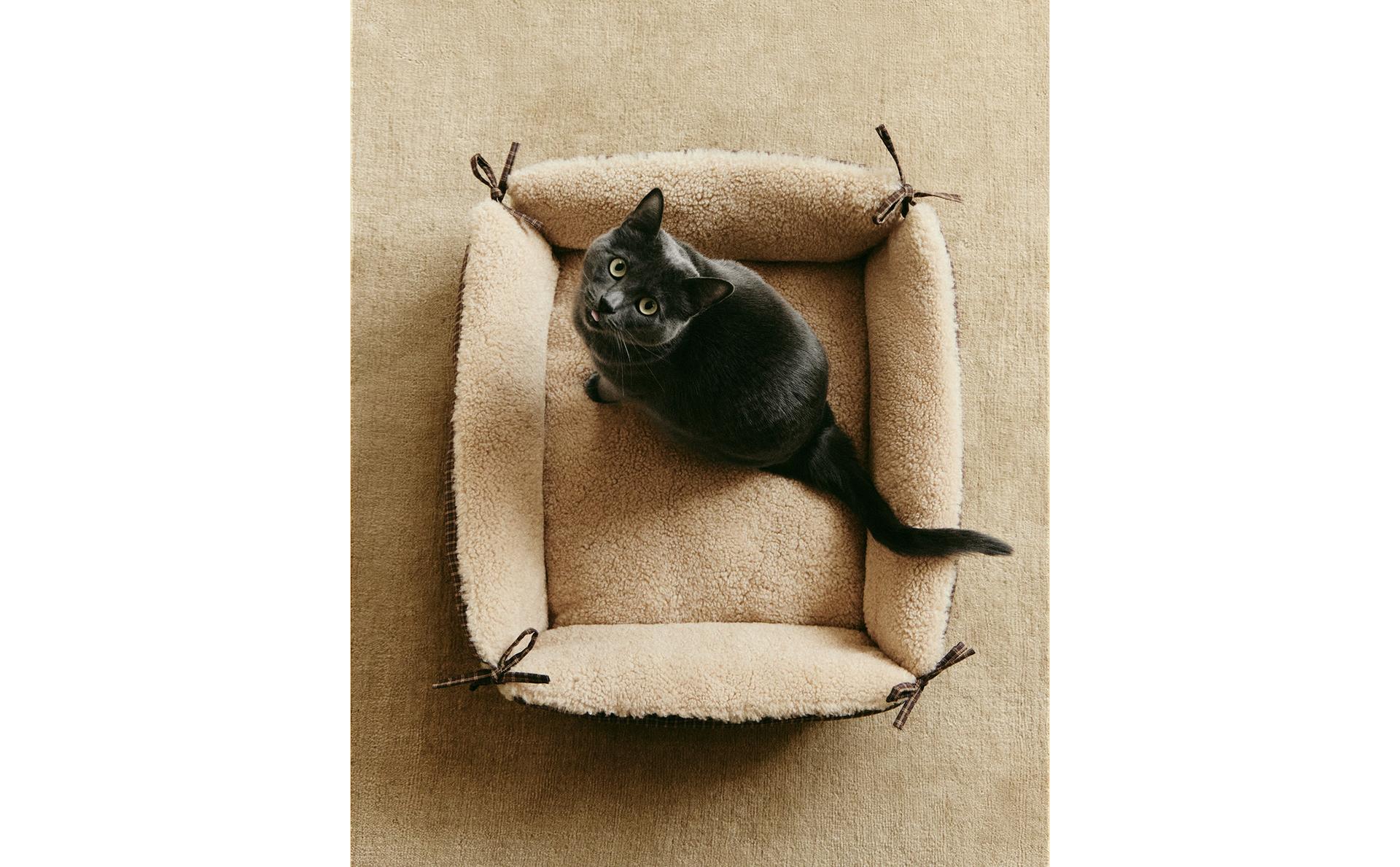 سرير بمربعات للحيوانات الأليفة