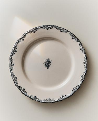 DINNER PLATE WITH PLACEMENT DESIGN