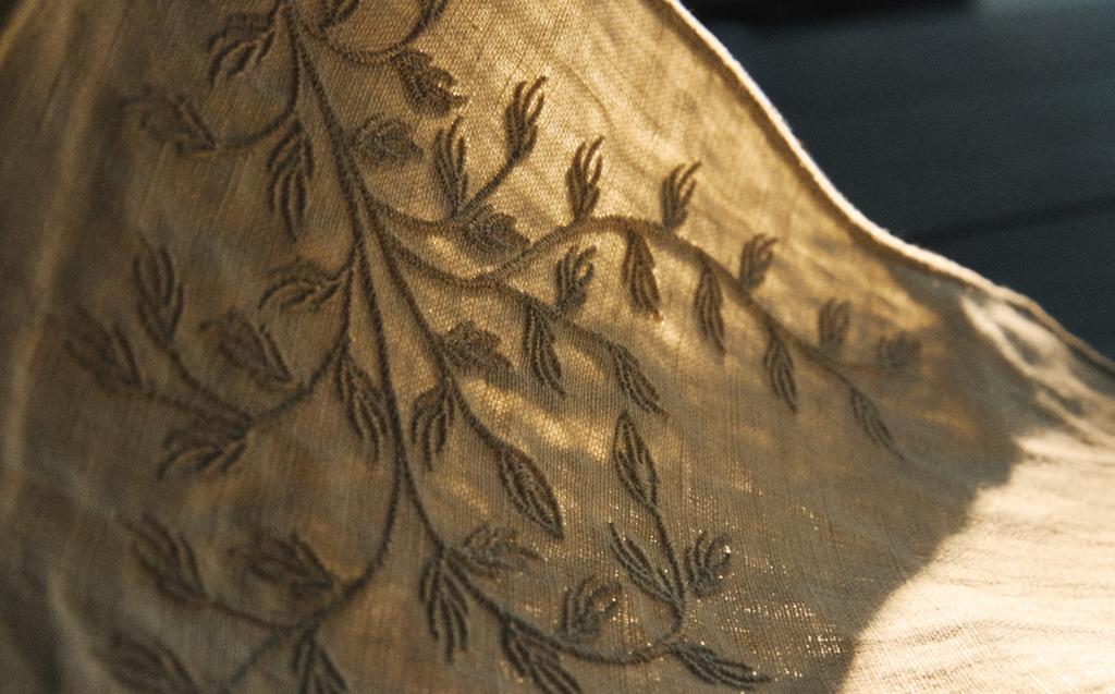 LINEN PLANT EMBROIDERY PLACEMAT