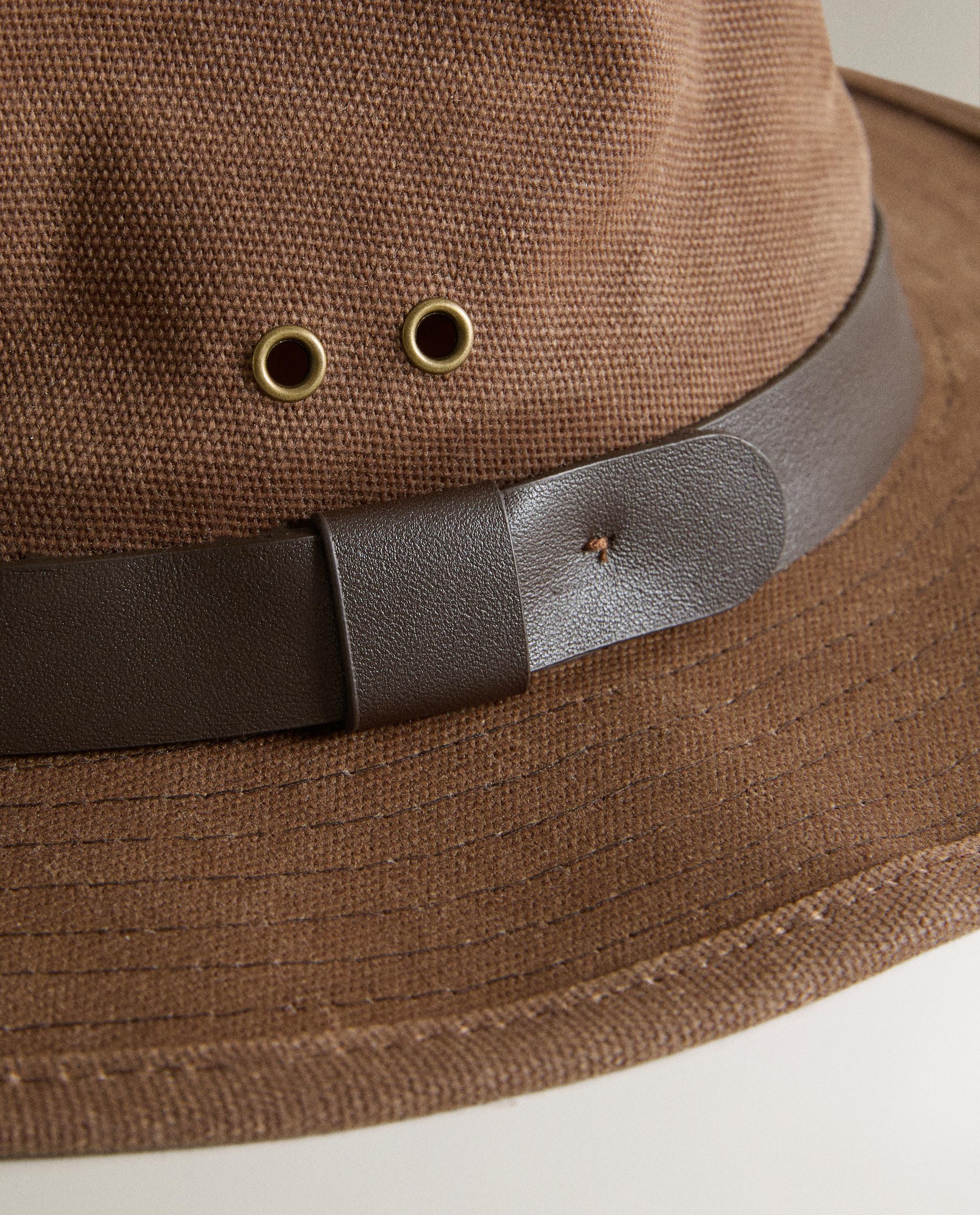 SLEEPING BAG, NOTEBOOKS AND HAT product thumbnail 20