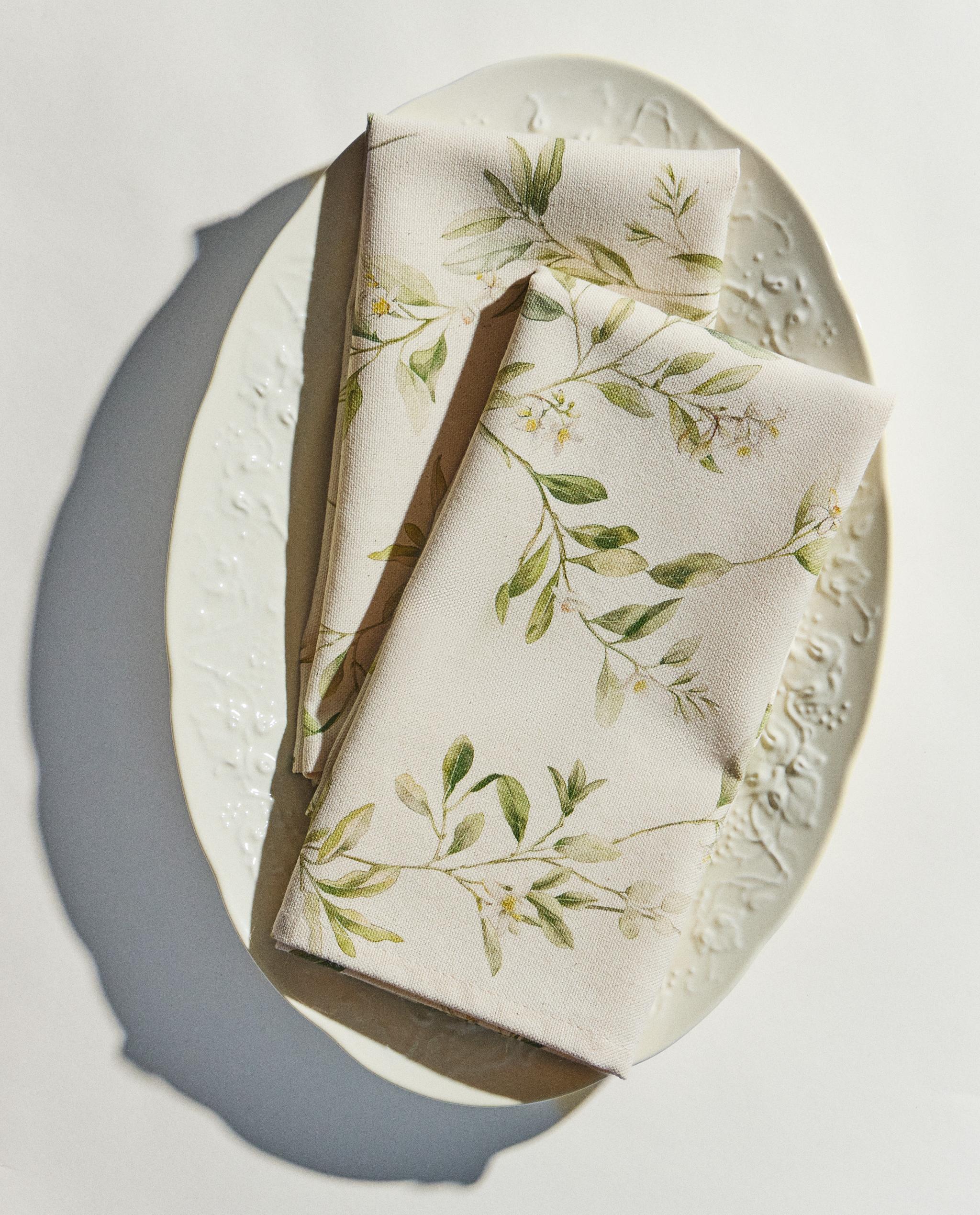 PACK OF BRANCH AND FLORAL PRINT NAPKINS (PACK OF 2) product thumbnail 9